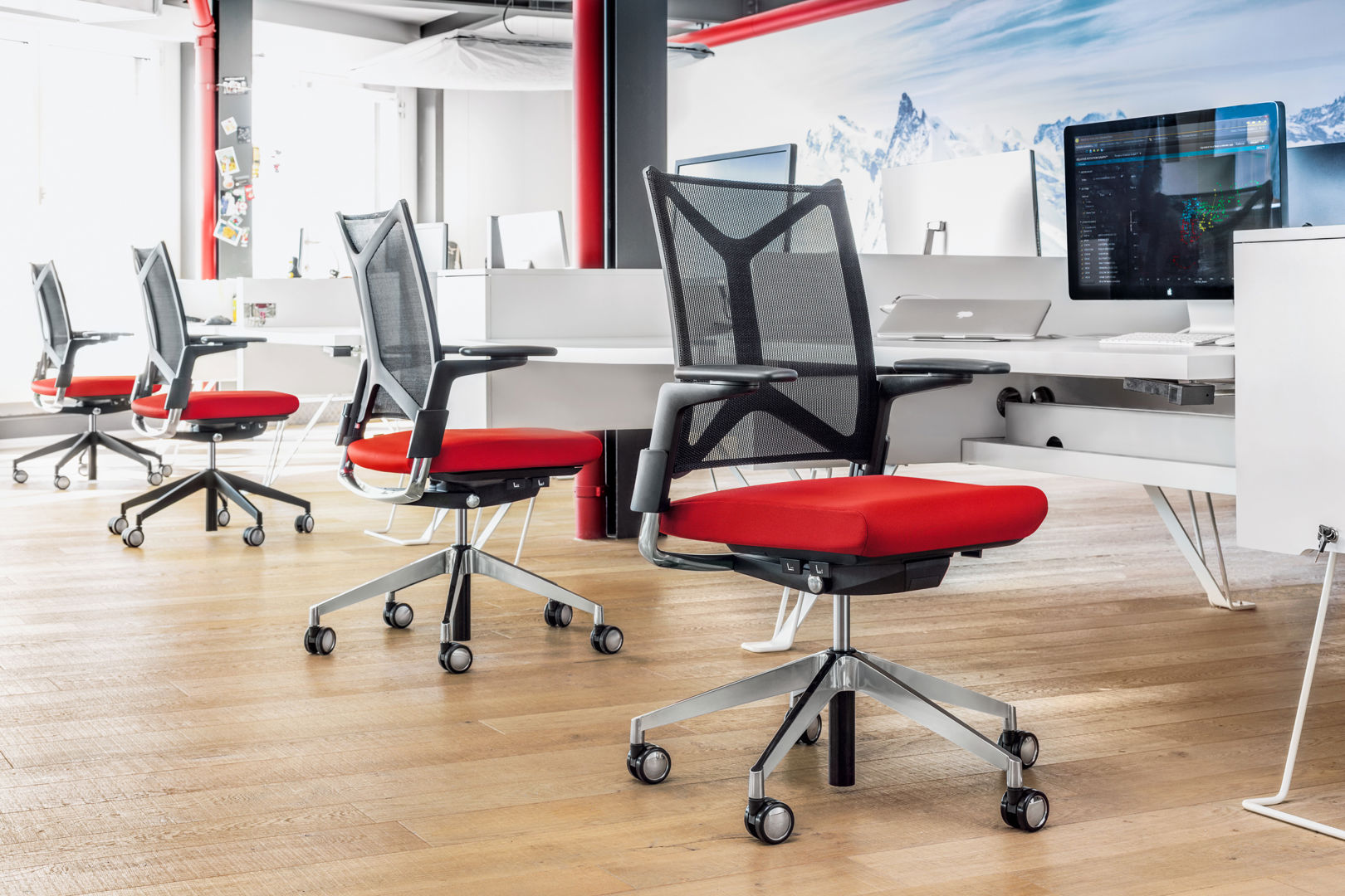 Girsberger Camiro Bürostuhl rot schwarz Netzrücken ergonomischer Arbeitsplatz 
