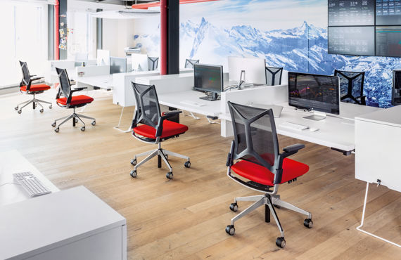 Girsberger Camiro Bürostuhl rot schwarz mit Netzrücken für ergonomischen Arbeitsplatz 